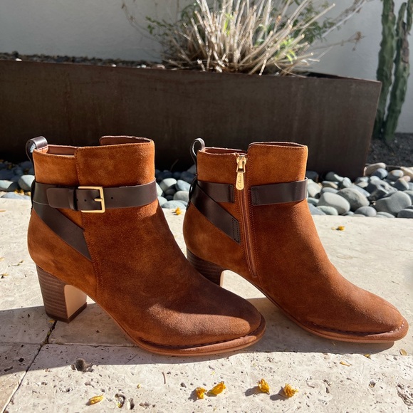 NIB Clarks zip-up booties - Picture 3 of 13